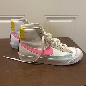 Nike blazer mid vintage neon